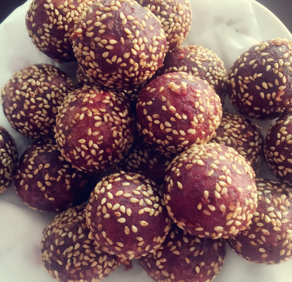 紫薯芝麻球
