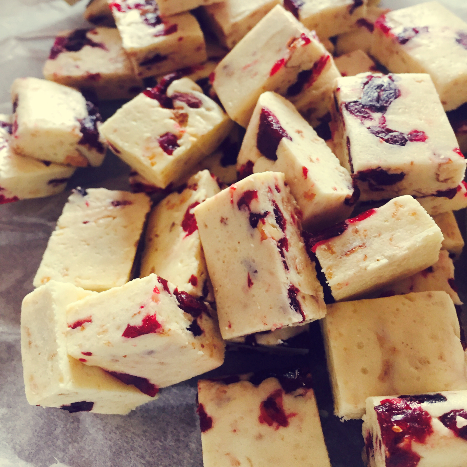 视频：用棉花糖制作超级好吃的杏仁蔓越莓牛轧糖