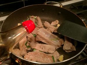 腐乳烧排骨土豆胡萝卜的做法 步骤4