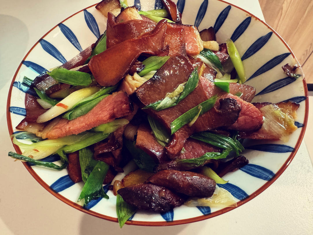 牛肝菌炒腊肉