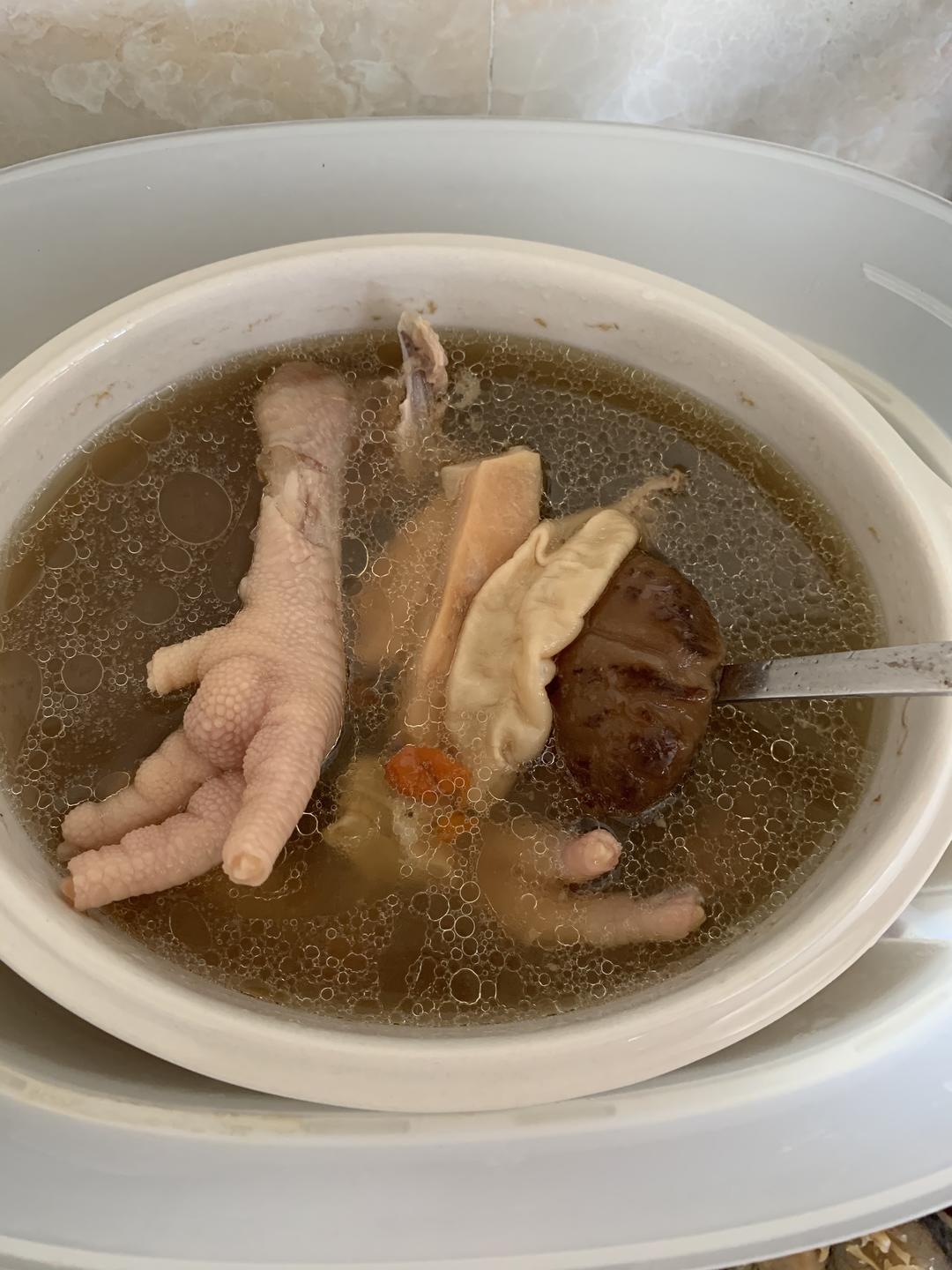 花胶花菇响锣片鸡汤秋季适合的汤