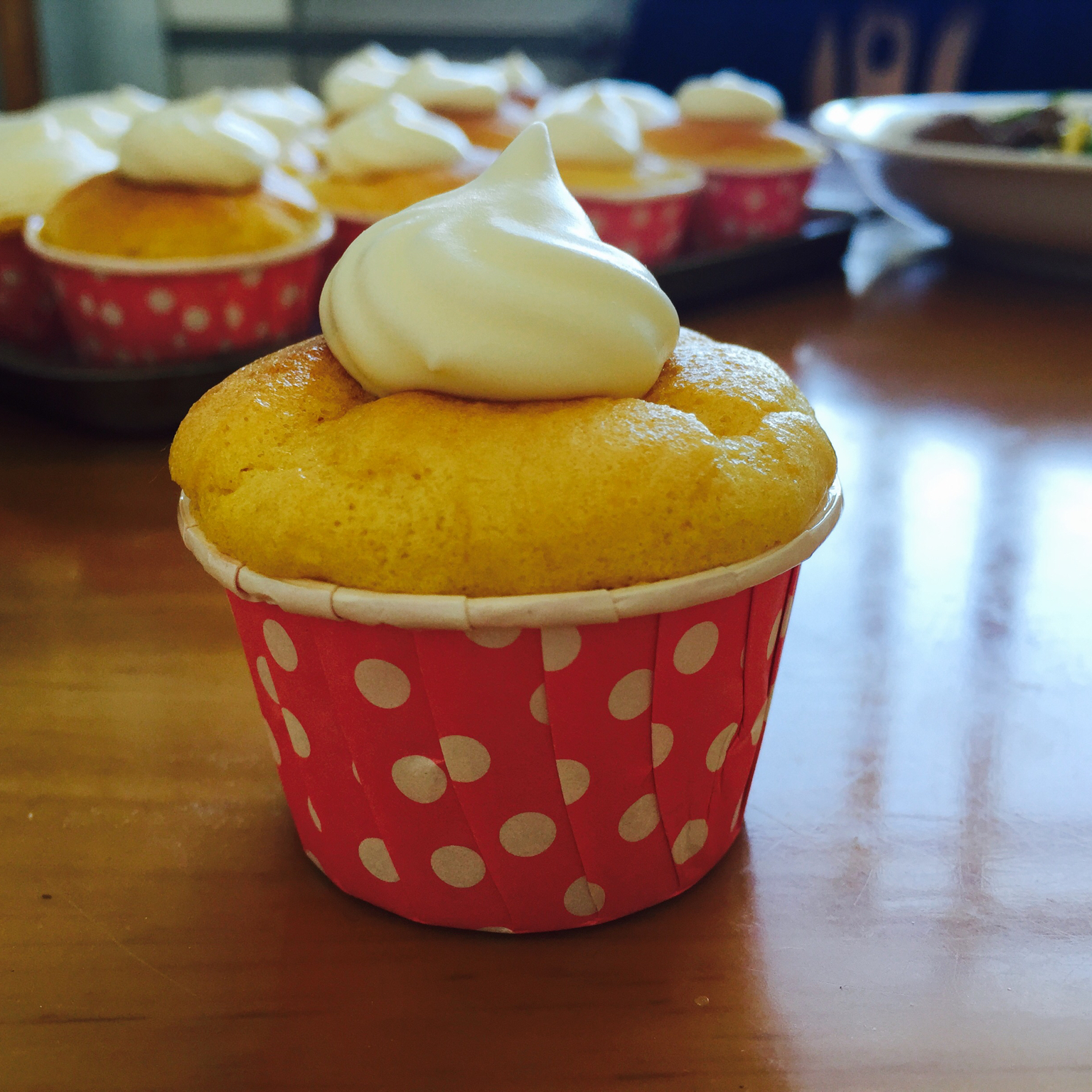 戚风杯子蛋糕^_^不开裂不回缩喔～