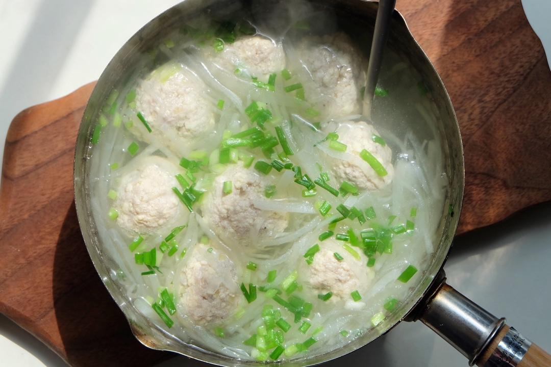【10分钟系列】白萝卜豆腐圆子汤