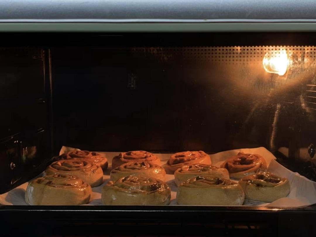 没有什么比这个红糖肉桂卷更适合秋天了！