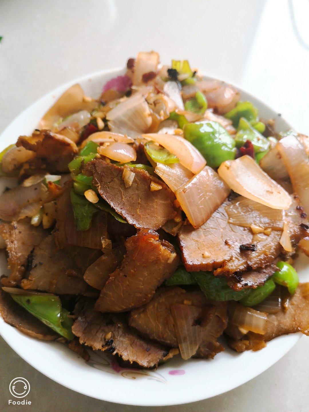 回锅牛肉（青椒洋葱炒牛肉）
