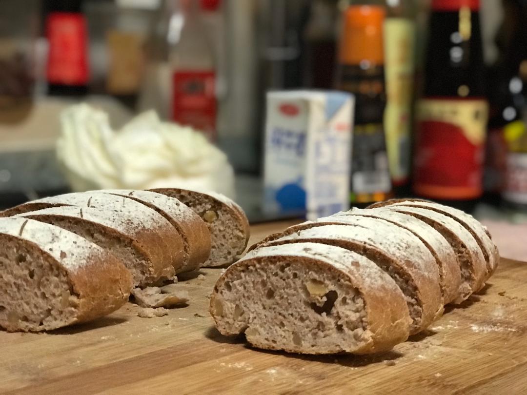 全麦蔓越莓核桃软欧包