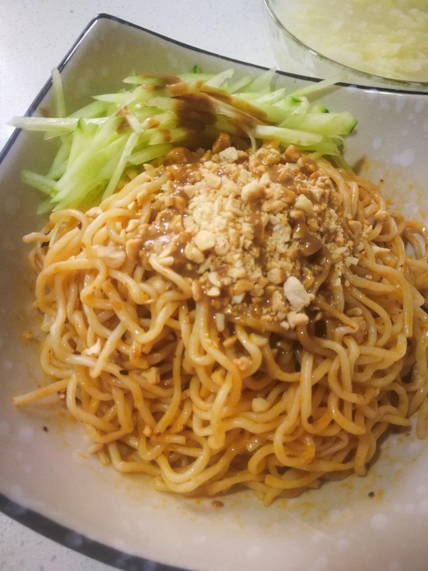 超简单的酸辣凉拌面