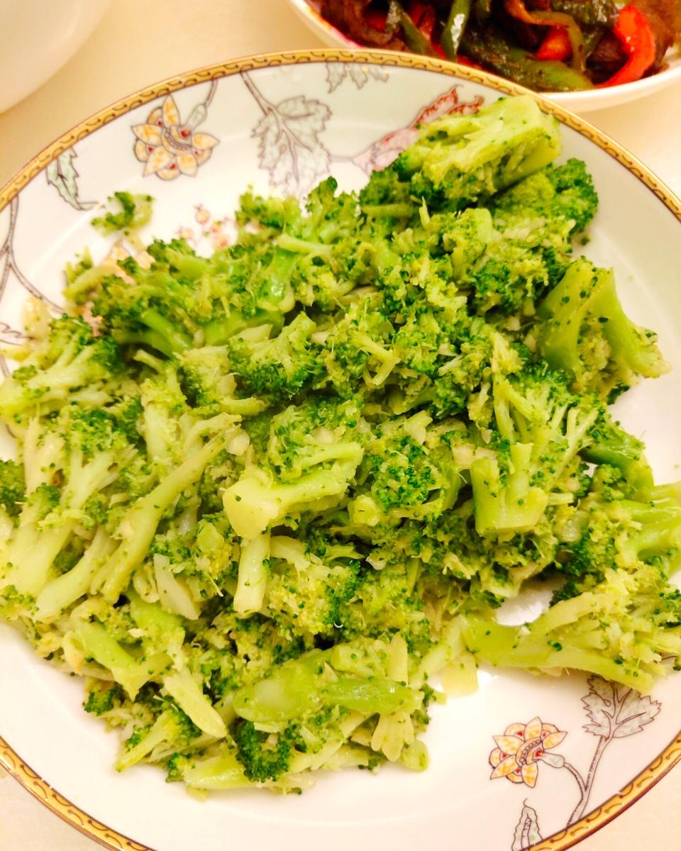 好吃到爆的耗油蒜蓉西兰花(从不修图，喜欢请关注)