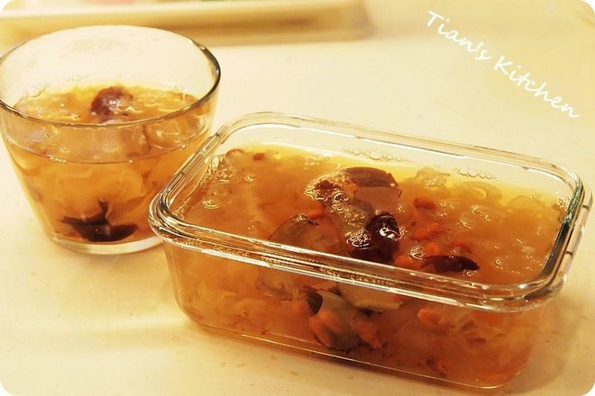 银耳红枣枸杞甜汤的做法