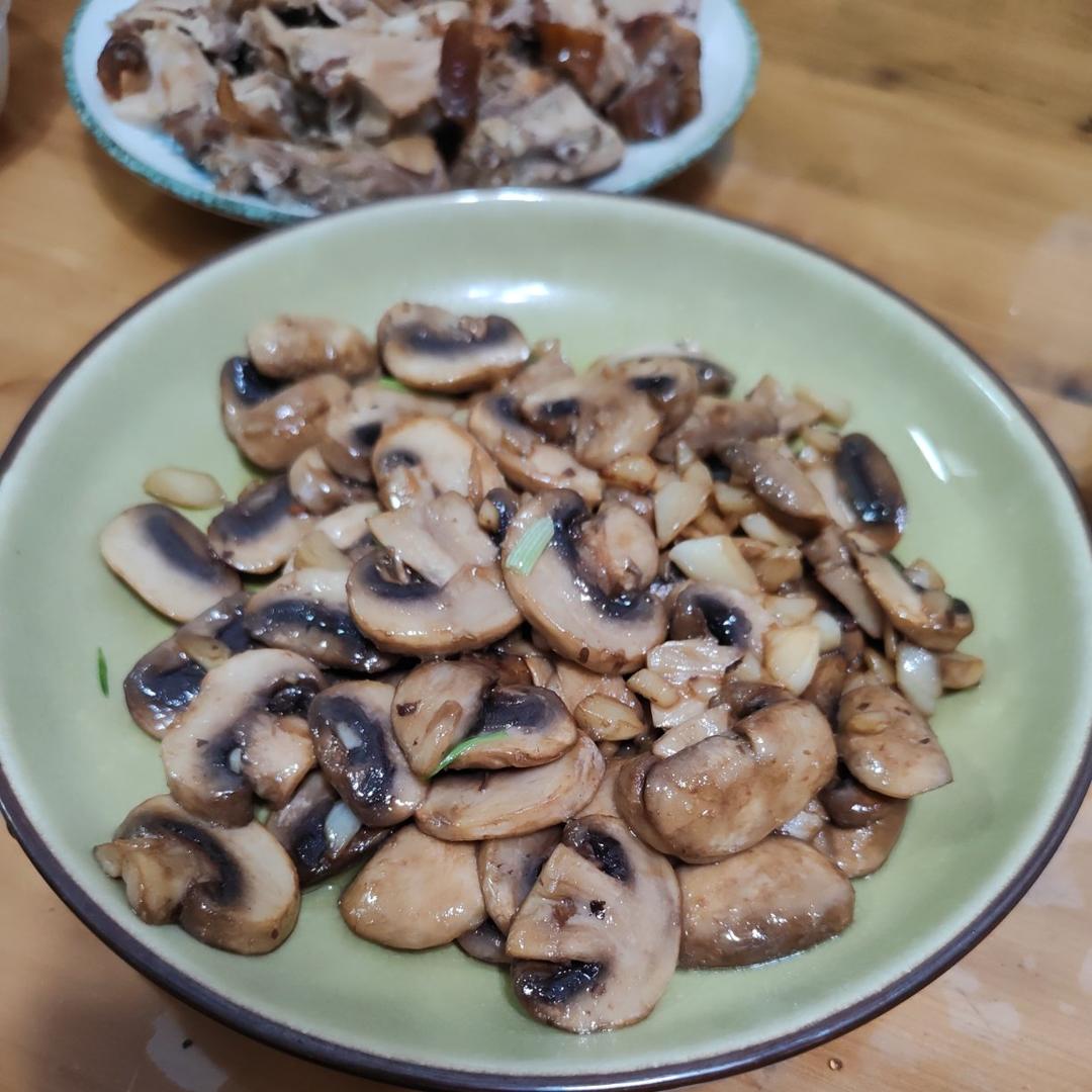 鲜香嫩滑！好吃不胖的蒜香炒口蘑！