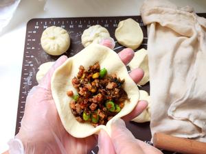梅干菜香肠腊肉什锦包子（无葱版）的做法 步骤6