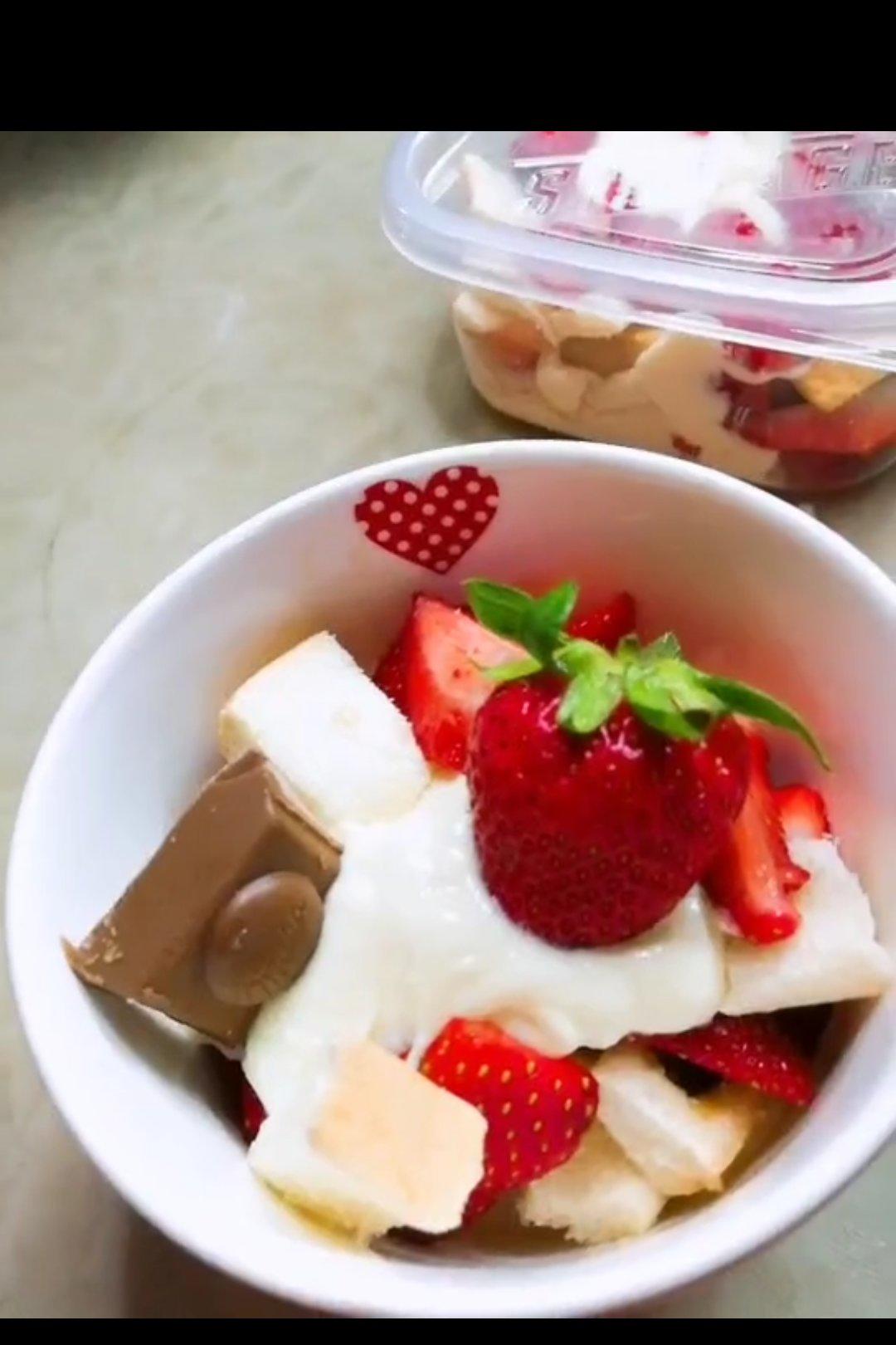 蛋糕水果盒子
★快手美味甜品★