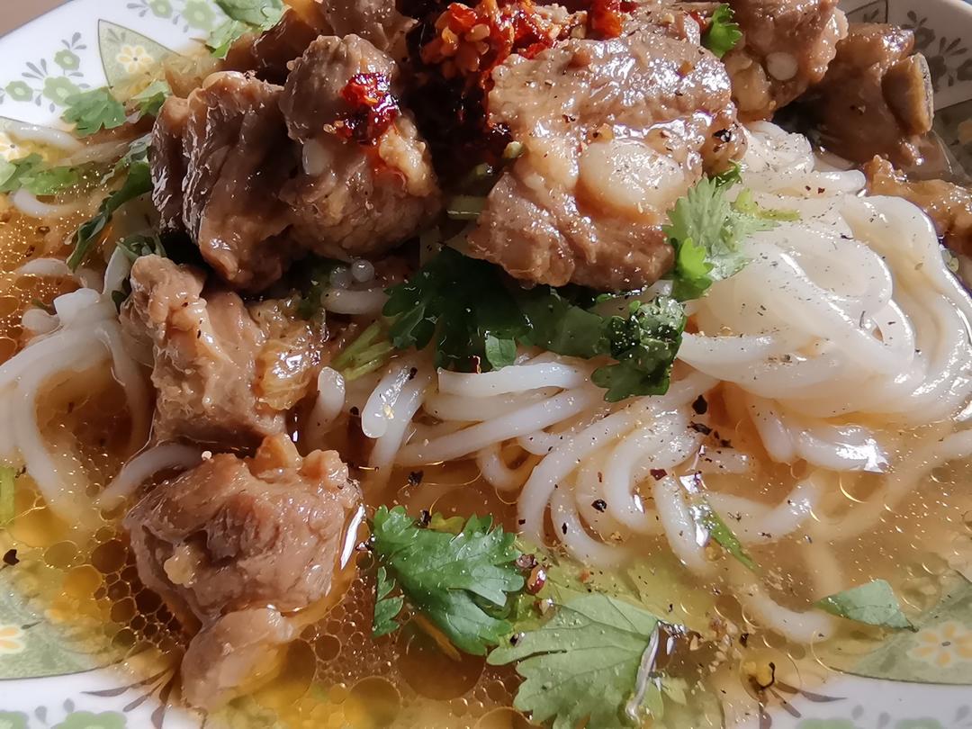 家庭自制手工米粉丨生焖排骨&咸香鸭脚