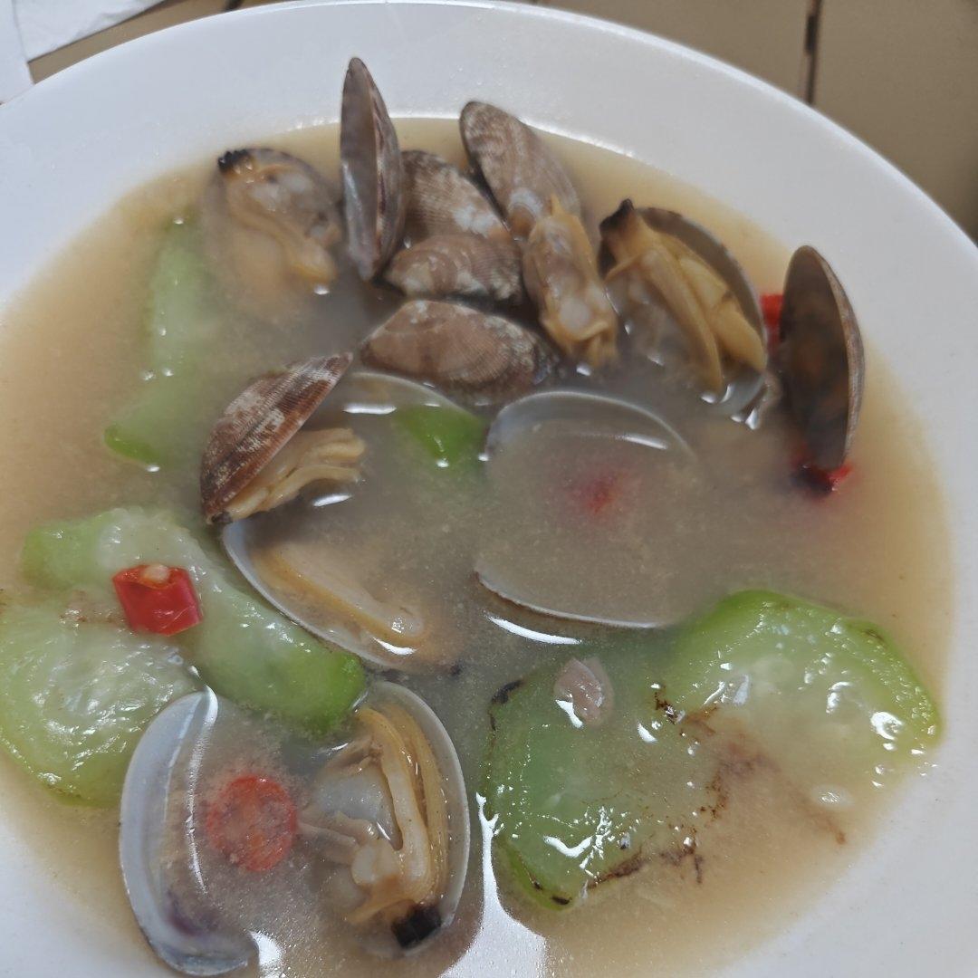 鲜掉眉毛的丝瓜炒花蛤，汤汁拌饭也是超级无敌！！