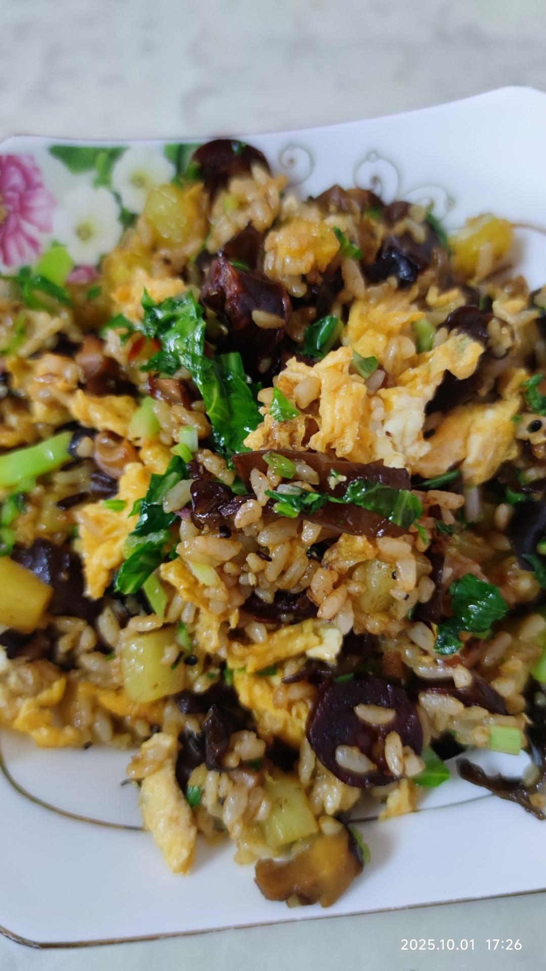 邻居抢着来我家吃土豆香肠炒饭，原来这么香！