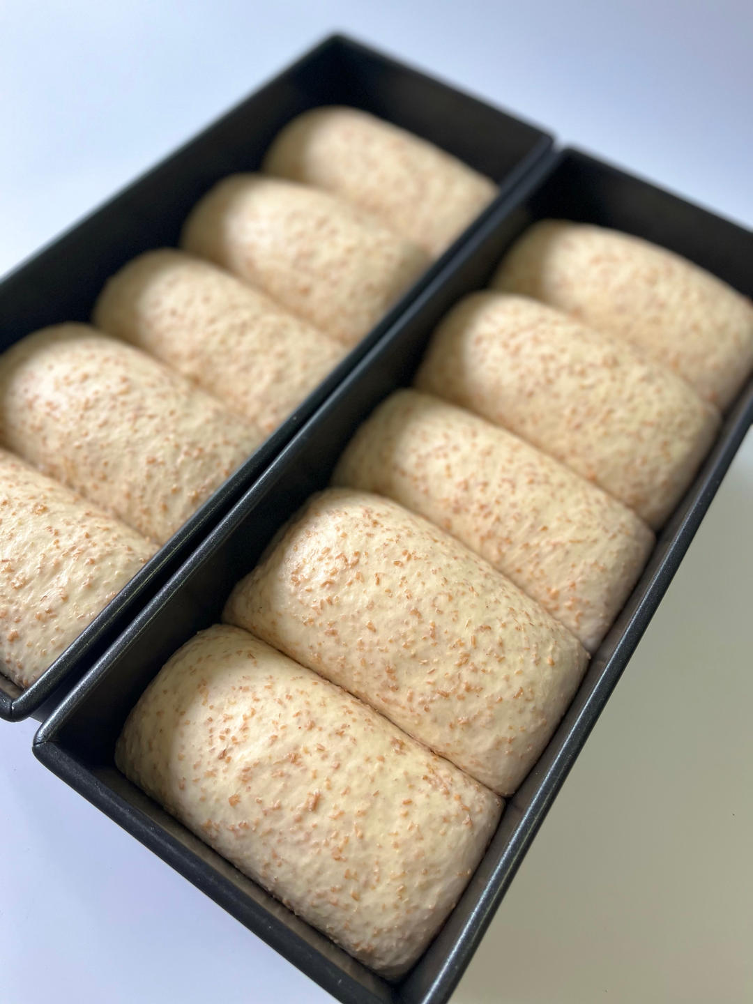 柔软的蜂蜜牛乳全麦吐司