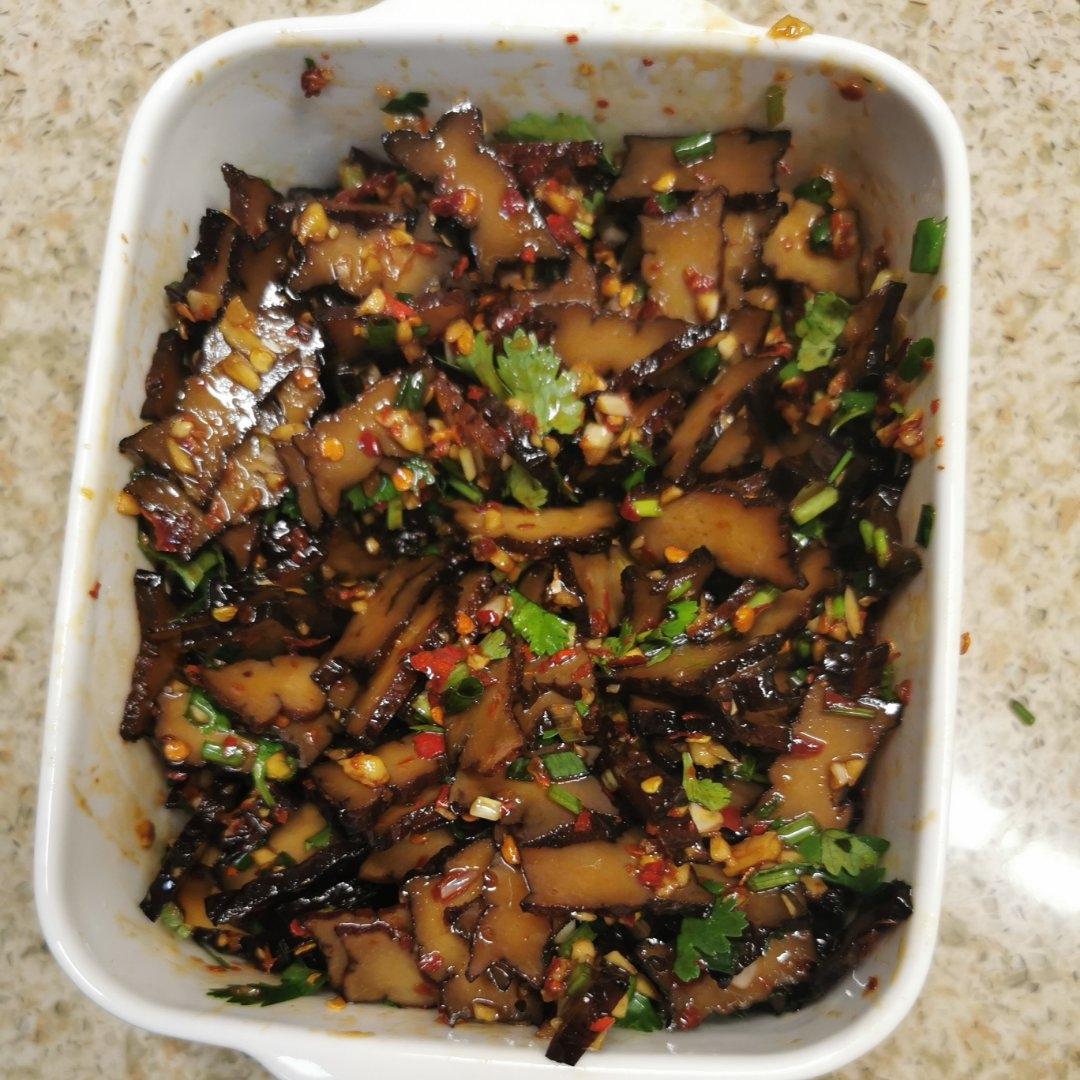 凉拌卤香干