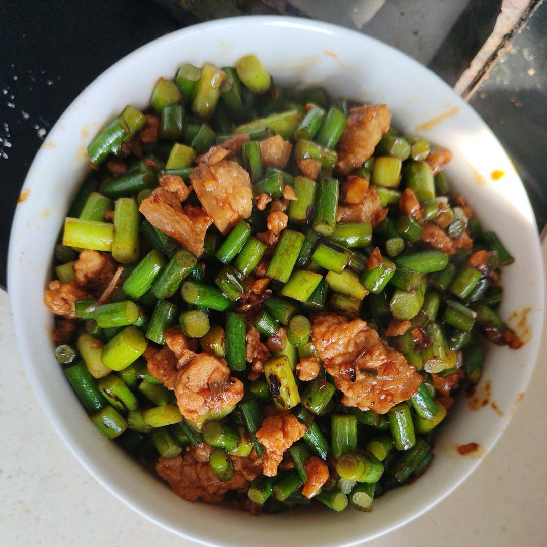 蒜苔炒肉末，三碗米饭都不够吃