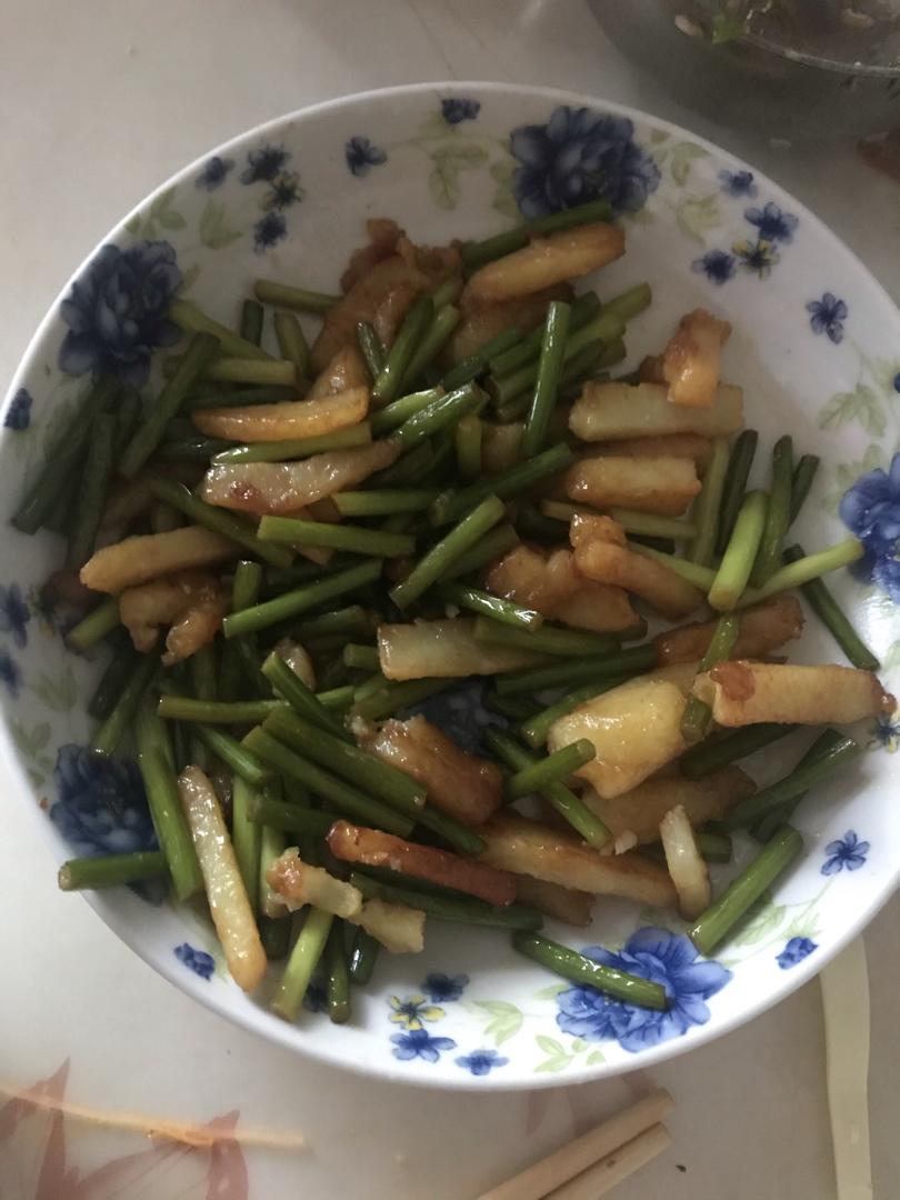 蒜薹炒土豆条
