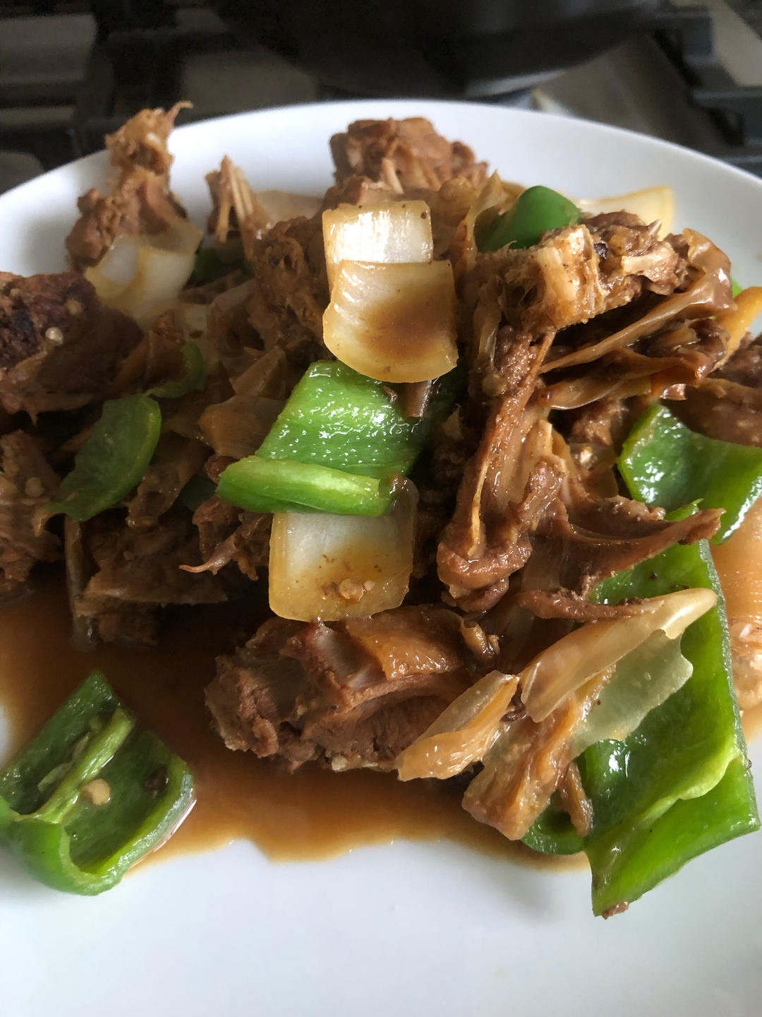 白辣椒焖鸭腿的做法