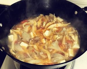 平菇肉片豆腐汤的做法 步骤3