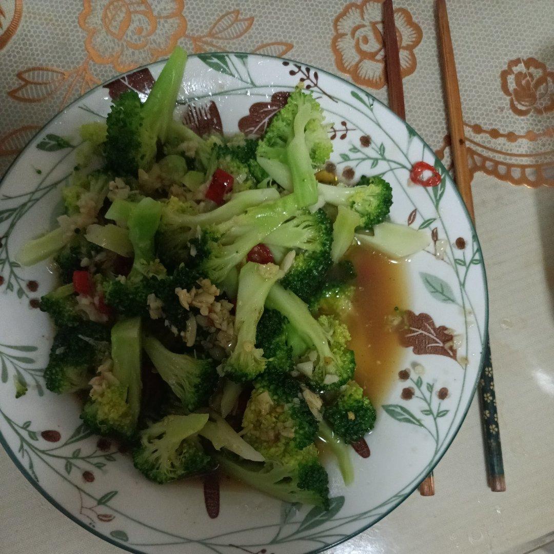 凉拌西兰花-辣的