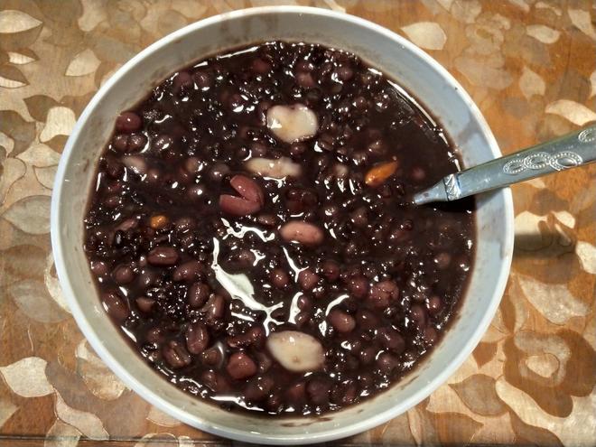 黑米红豆莲子粥的做法
