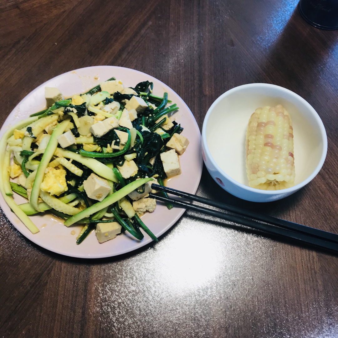 【健康三餐】泰式炒西葫芦“面条”（附不同擦丝工具比较）