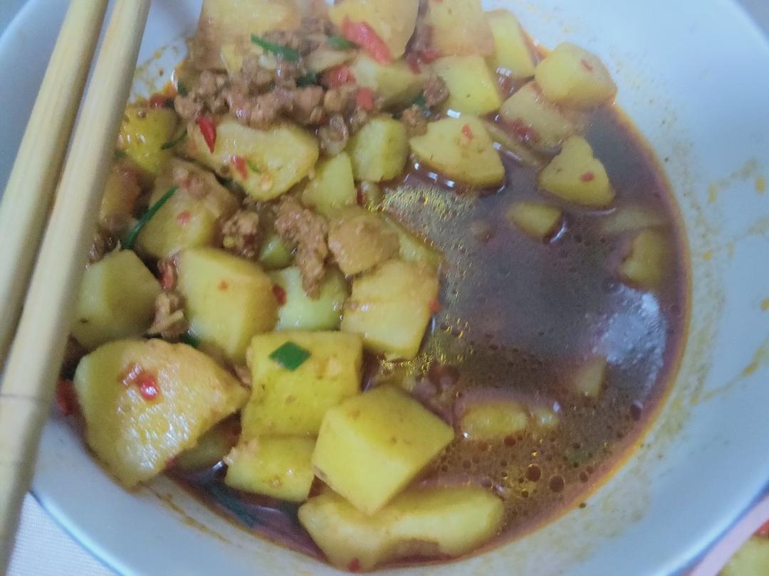 肉末土豆浇饭