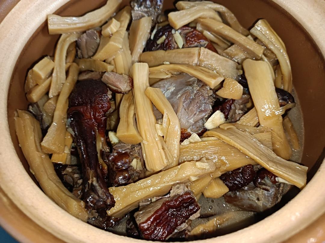腊鸭炖笋干
