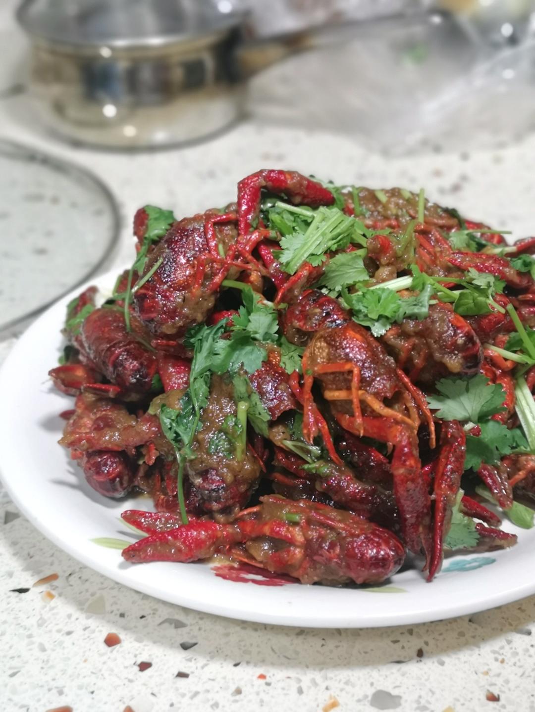 家庭版蒜蓉小龙虾美味不油腻，超好吃的教程来了