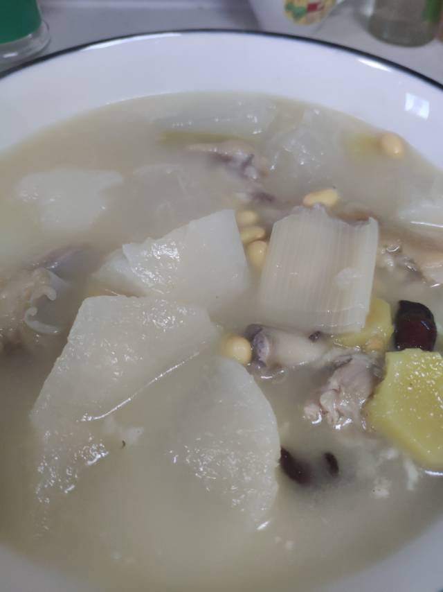 黄豆猪蹄汤