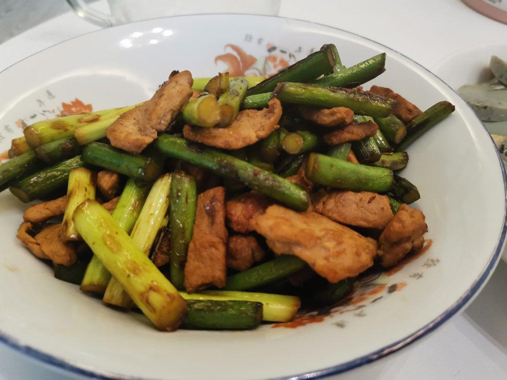 家常菜蒜薹炒肉（蒜苔炒肉）