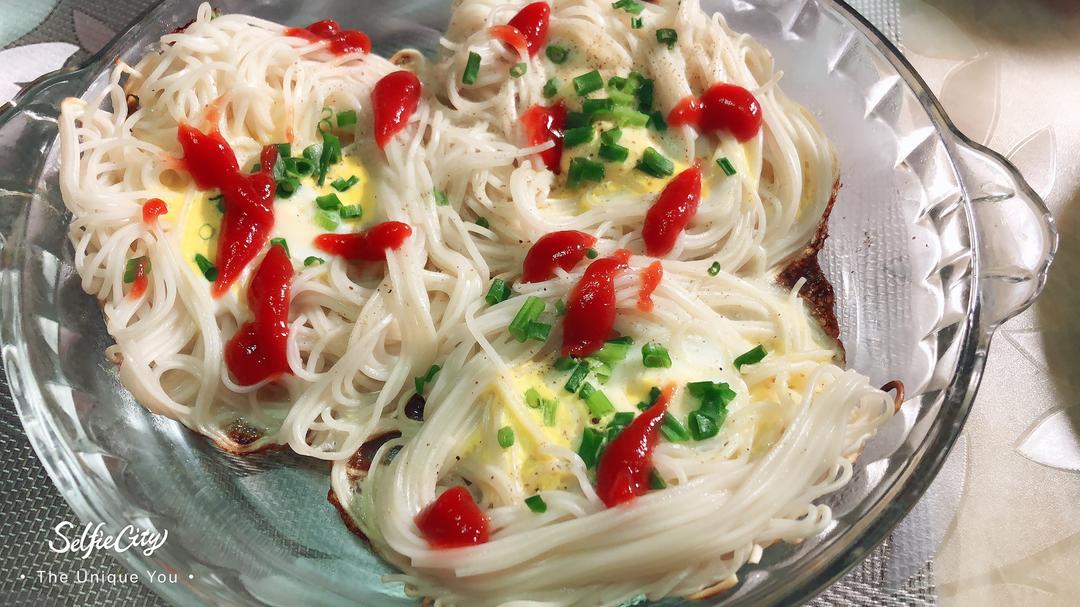 鹌鹑蛋面条饼的做法