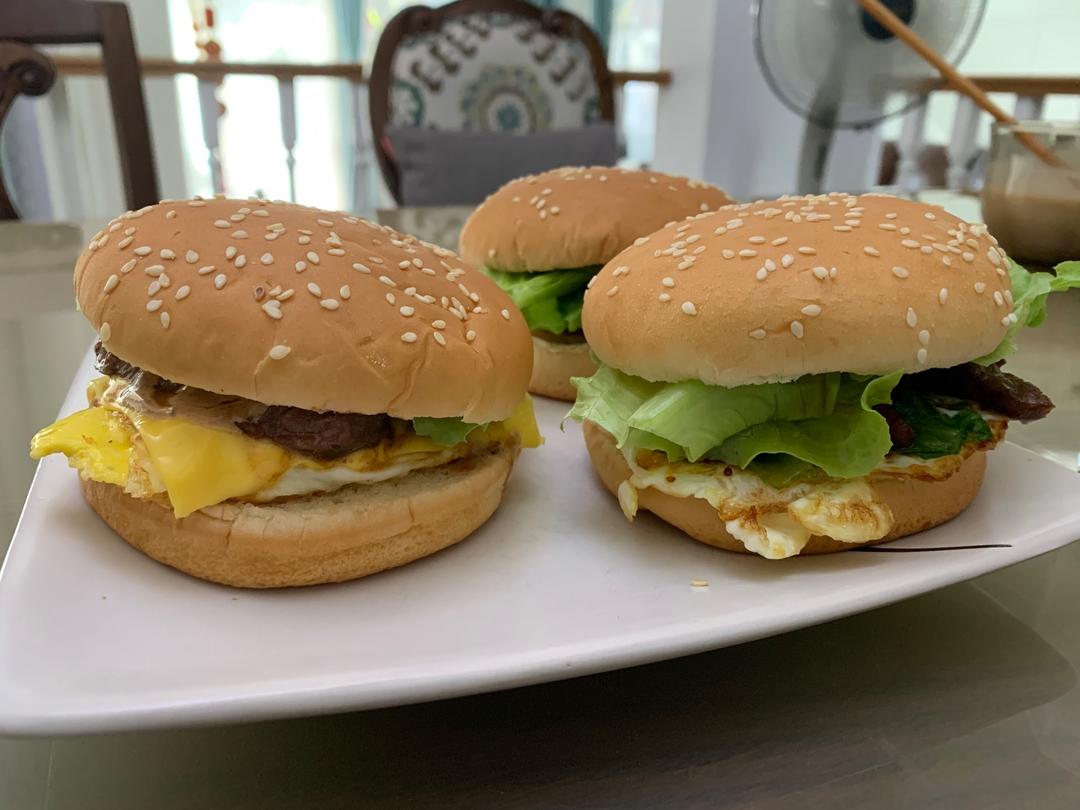 鸡蛋牛排双层汉堡🍔的做法