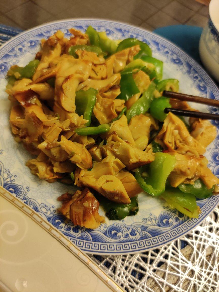 青椒豆腐皮炒肉丝