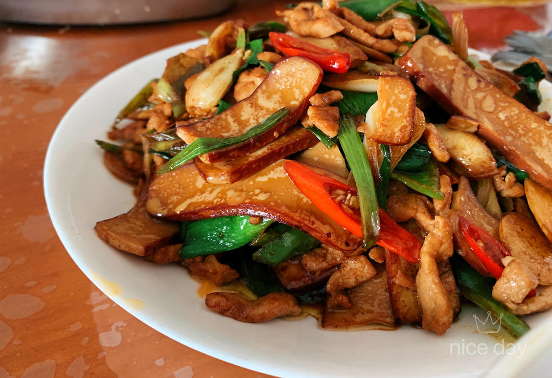 青椒鸡蛋干炒肉