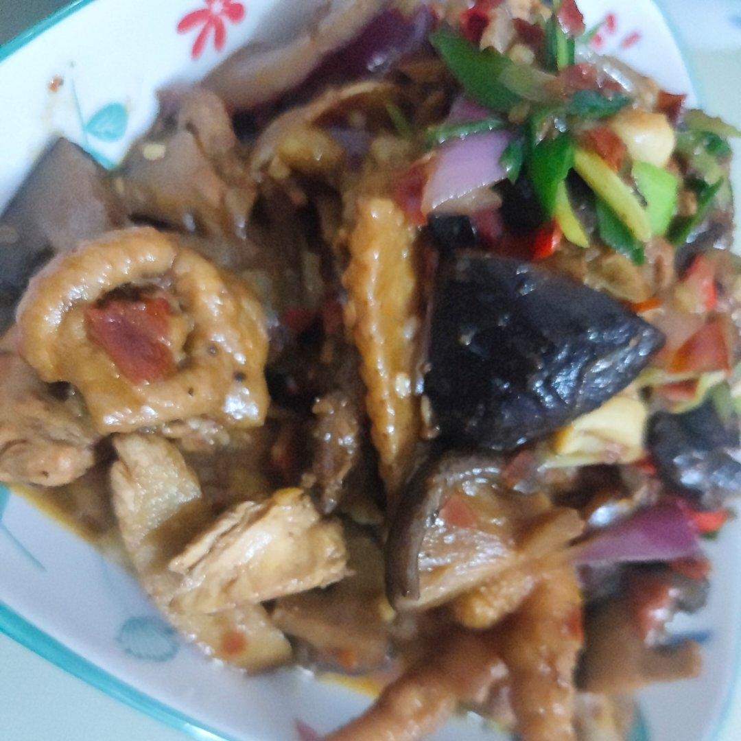 好吃到原地爆炸的黄焖鸡