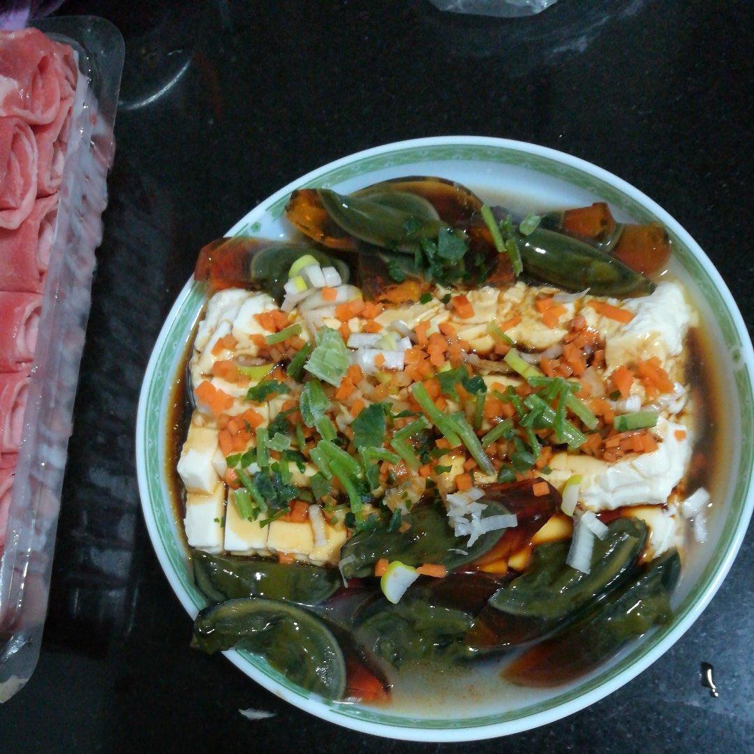 凉拌皮蛋豆腐