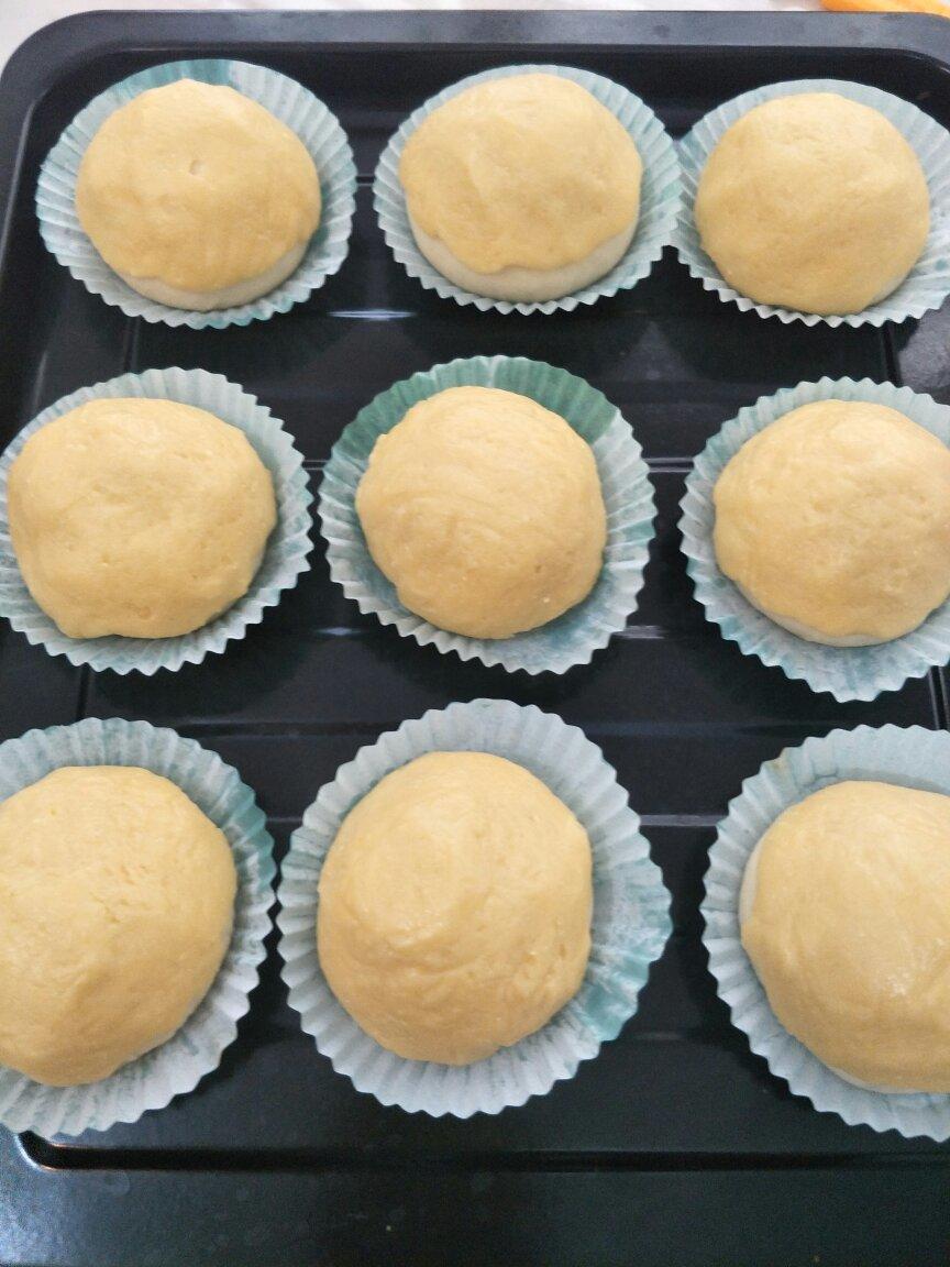 好吃到炸裂的港式菠萝包（附带制作酥皮的小视频）