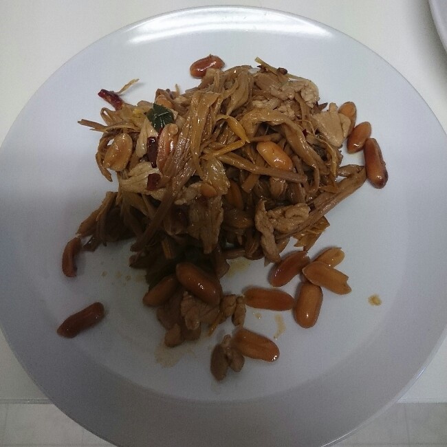 肉丝烧黄花菜