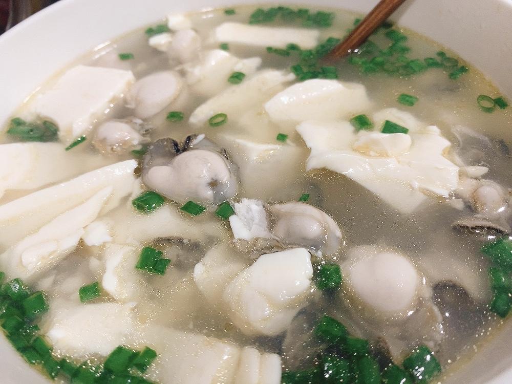 海蛎牡蛎豆腐汤