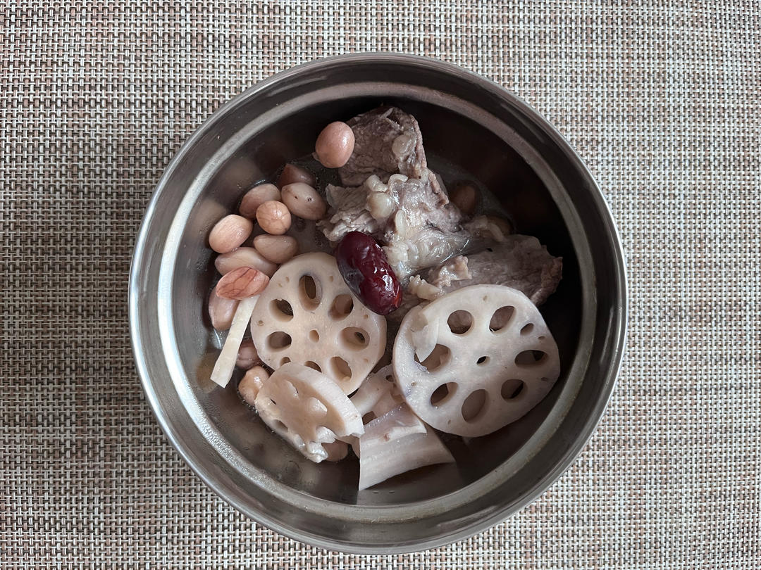 莲藕花生骨头汤