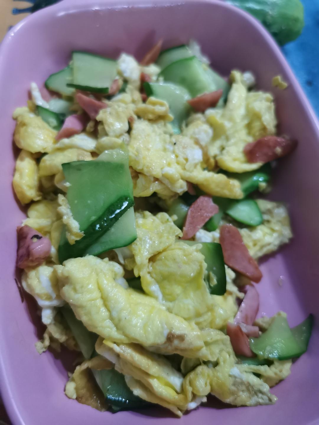 五分钟下饭菜黄瓜火腿炒鸡蛋