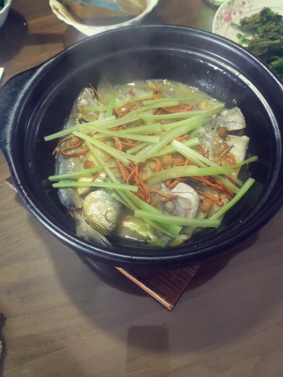普宁豆酱焖杂鱼