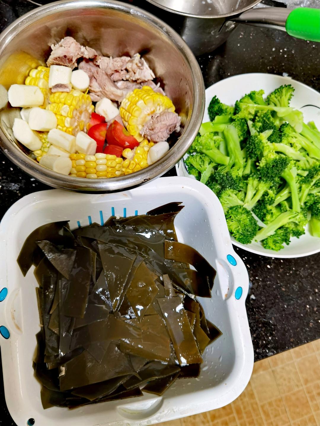 海带排骨肉汤
每日一汤养生