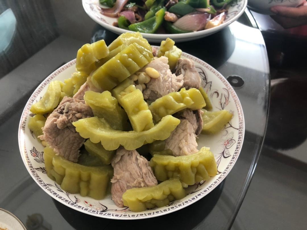 黄豆苦瓜排骨汤