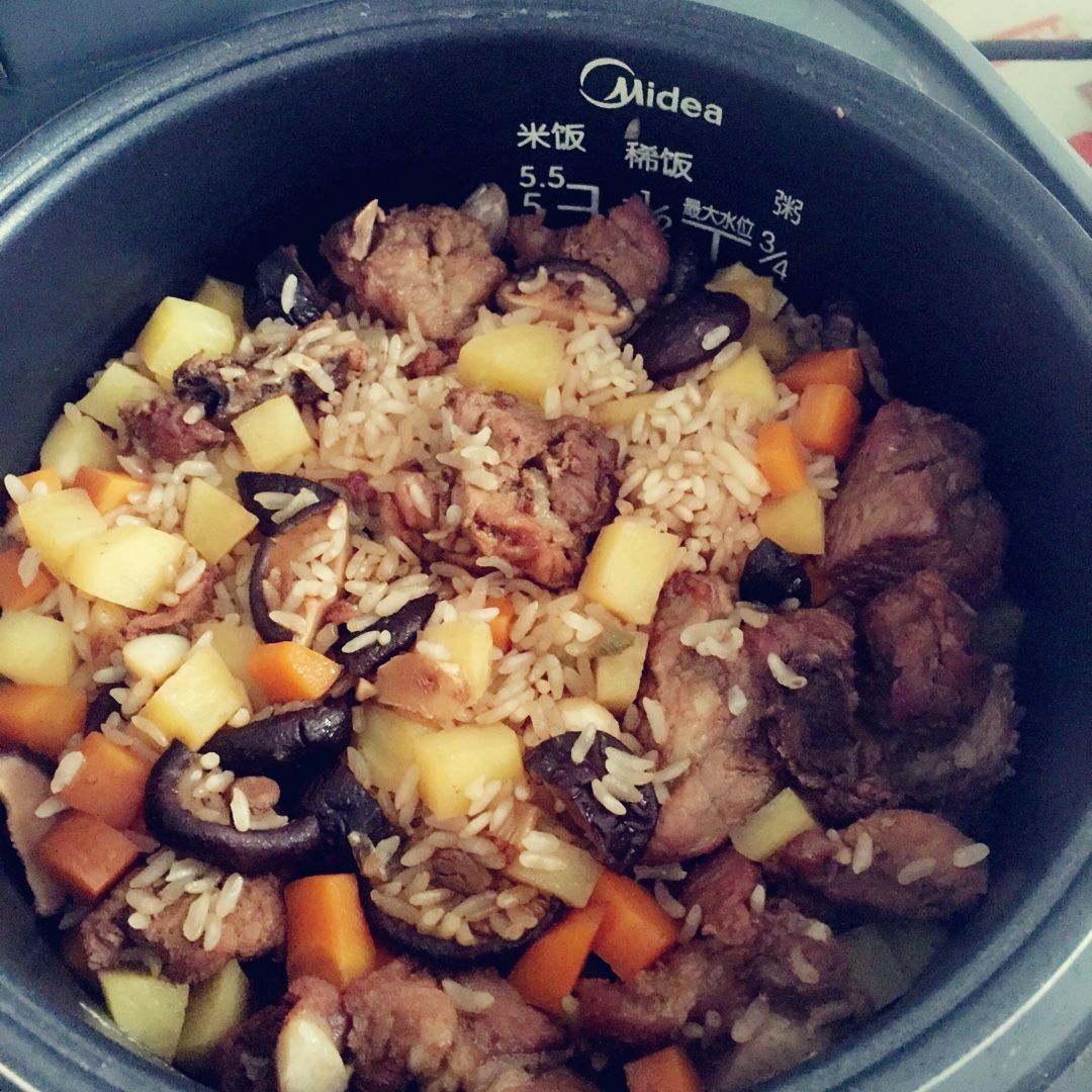 喷香排骨焖饭（爆好吃）