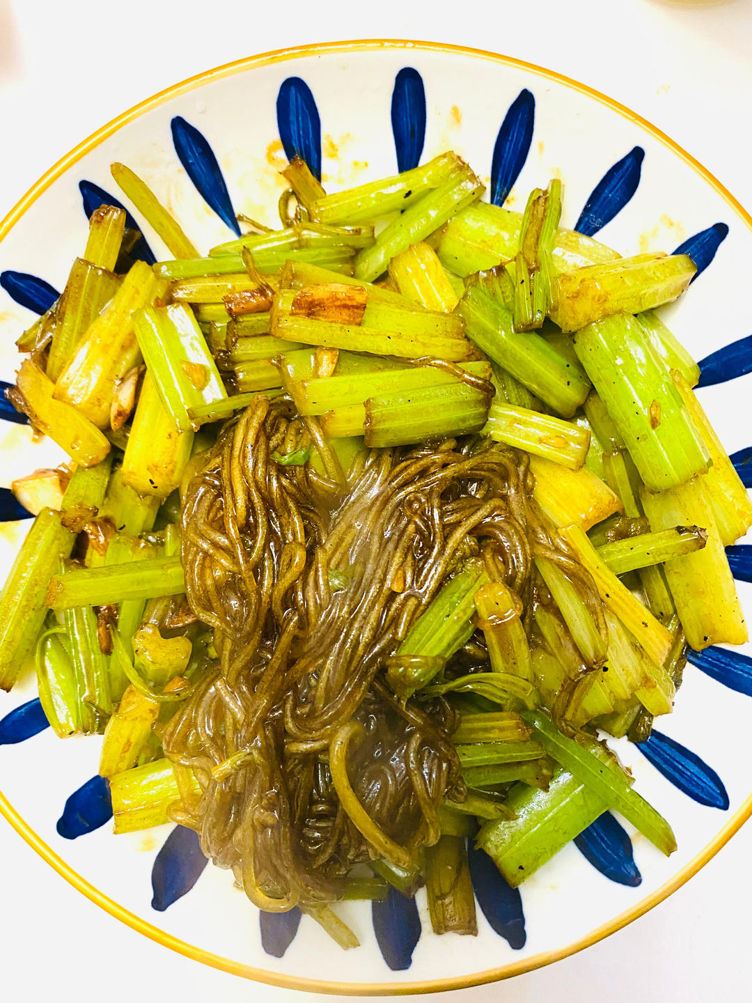 芹菜炒粉