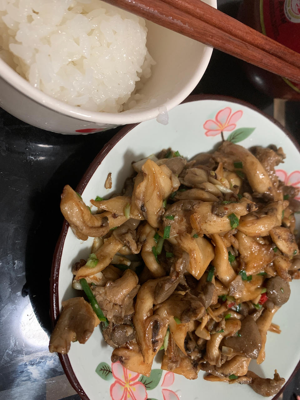 不一样的风情秀珍菇（小平菇），有了孜然加身。